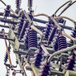 Kondensator Power Cap stabilizuje napięcie w samochodowym systemie audio