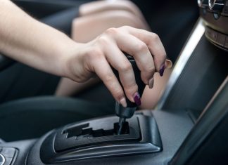 Diagnostyka szarpania skrzyni automatycznej a problemy z płynem eksploatacyjnym szarpania skrzyni automatycznej