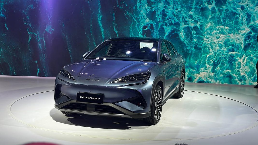BYD Sealion 7 to elektryczny SUV zaprezentowany w 2023 roku BYD Sealion 7 to chiński sedan elektryczny wprowadzony na rynek w 2023 roku