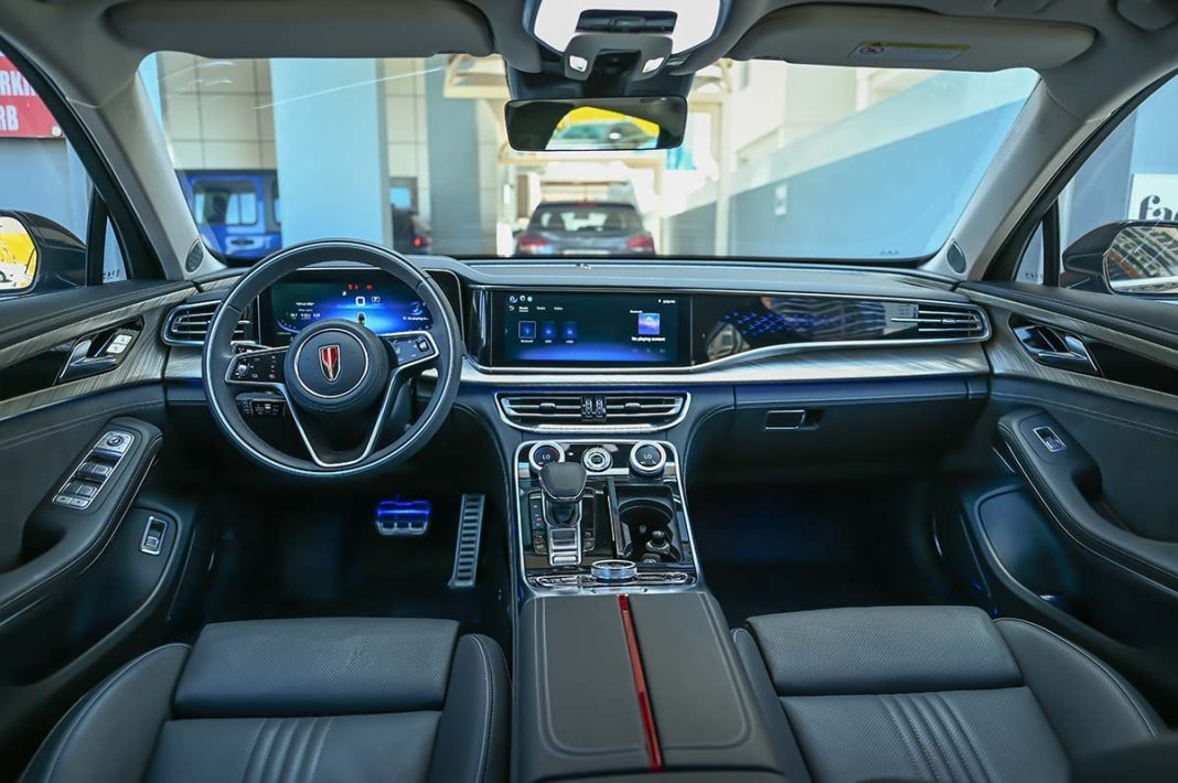 Chiński sedan Hongqi H9 zachwyca luksusowym wykończeniem i najnowszymi technologiami Flagowa limuzyna Hongqi H9 zachwyca luksusowymi detalami i komfortem na najwyższym poziomie
