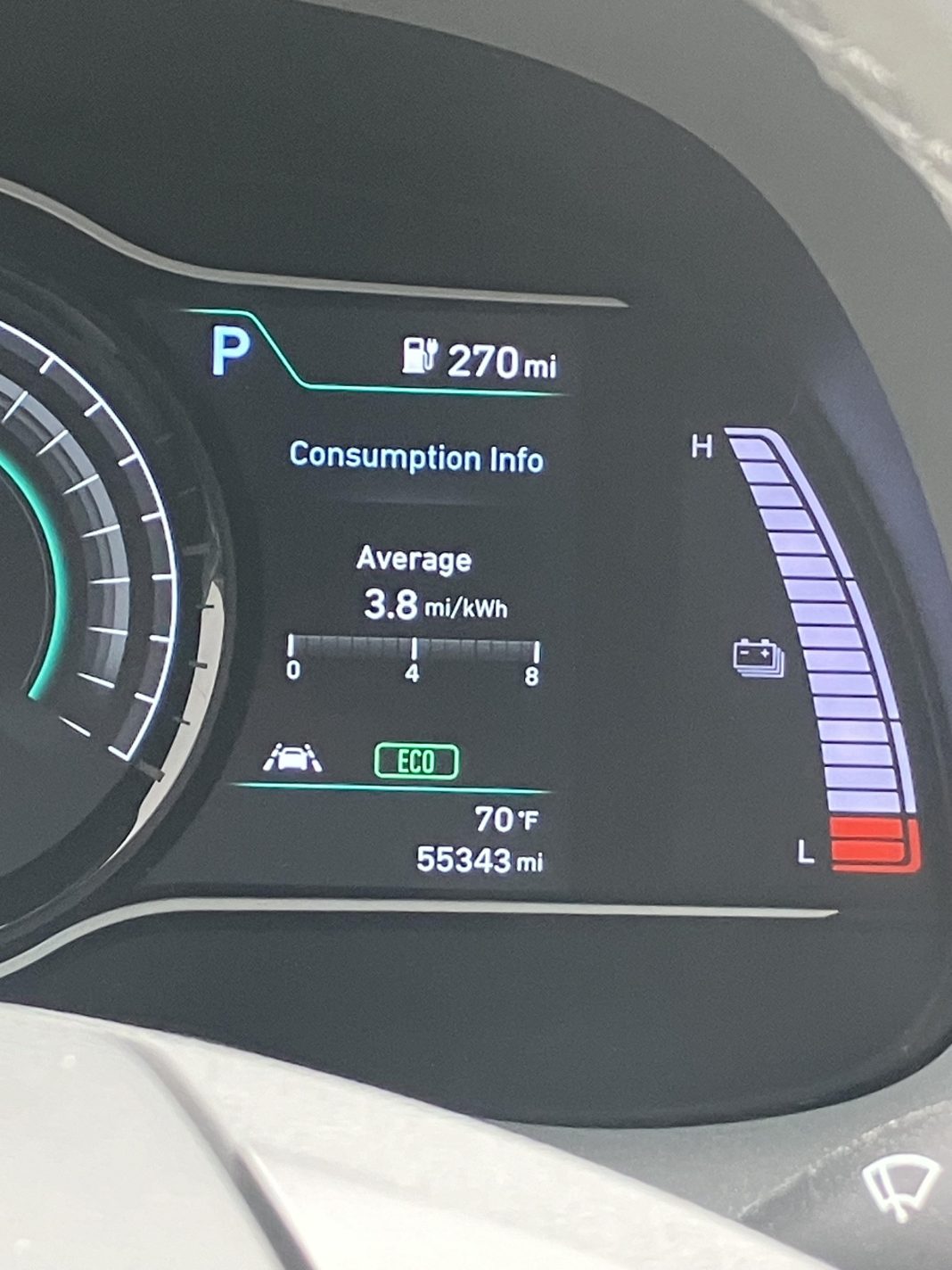 sprawdzanie stanu baterii w EV wyświetlanie stanu baterii w interfejsie samochodu elektrycznego