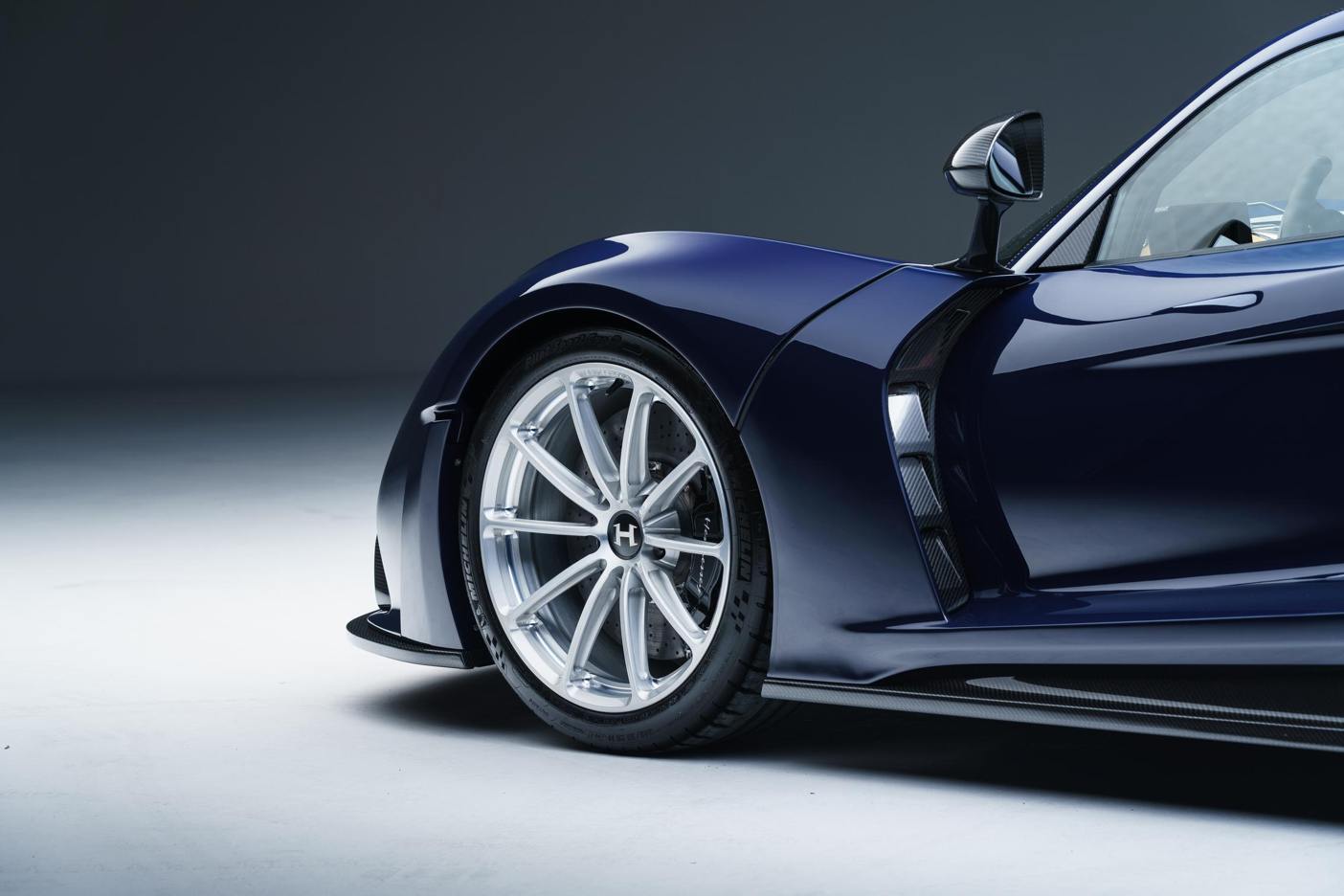 Precyzyjne testy aerodynamiczne Venom F5 Aerodynamiczne nadwozie Hennessey Venom F5 w czasie testu maksymalnej prędkości