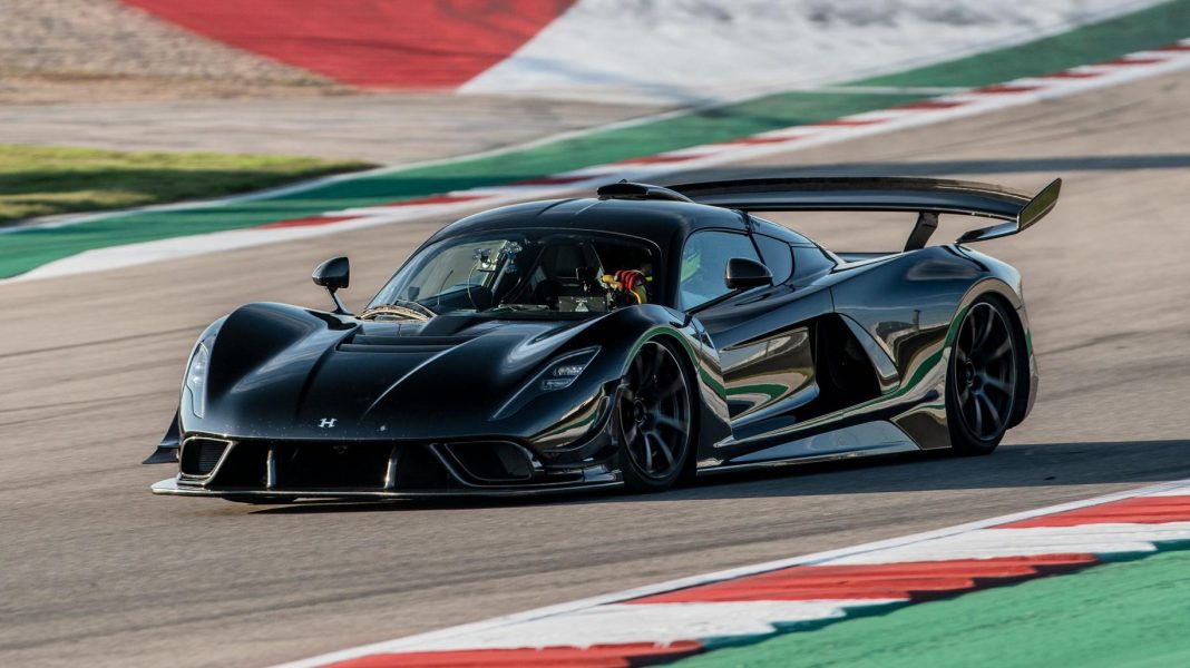 Venom F5 w akcji – test rekordu prędkości Hennessey Venom F5 podczas testu prędkości na specjalistycznym torze