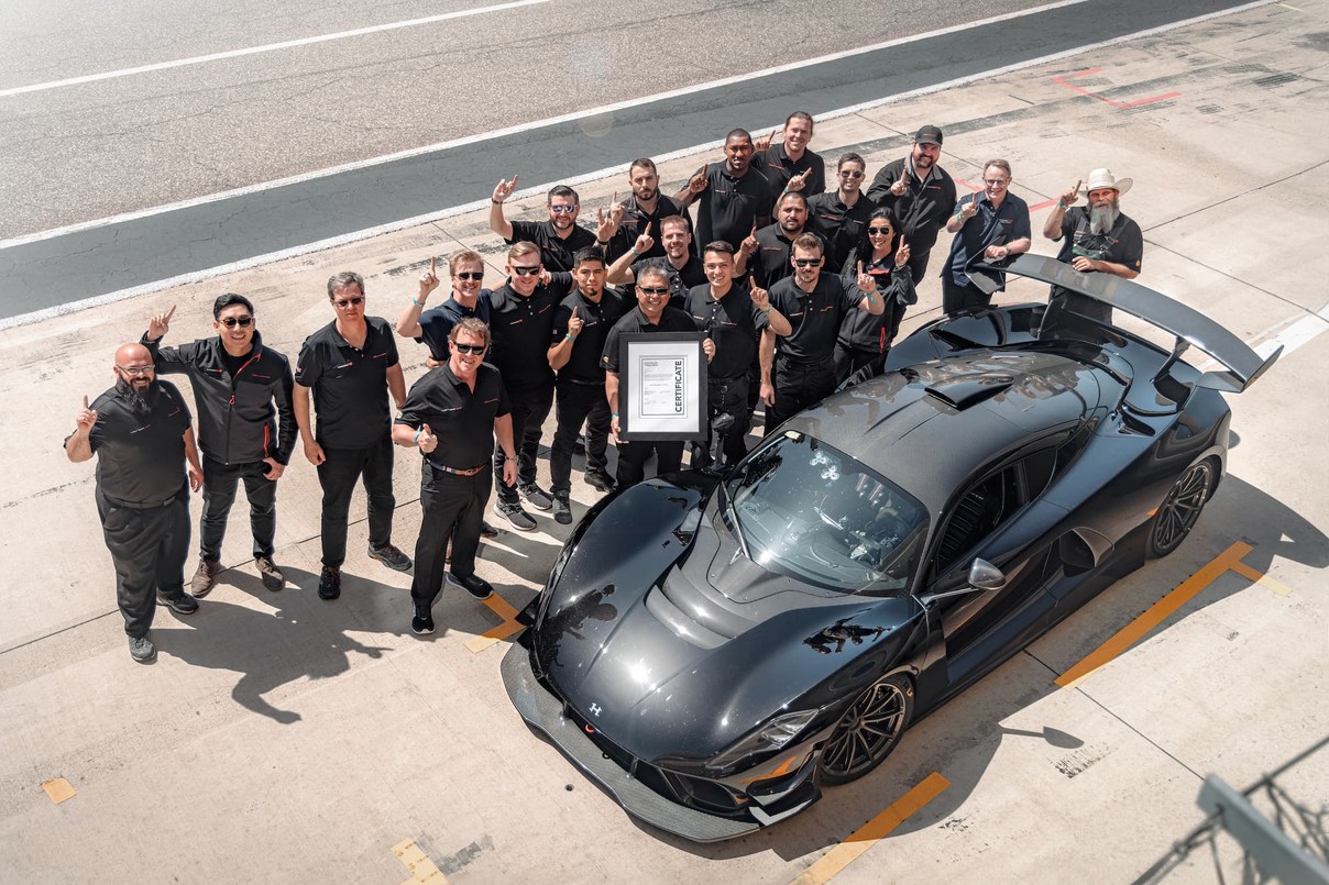Test prędkości Venom F5 na zamkniętym torze Hennessey Venom F5 na torze testowym w trakcie pomiaru prędkości maksymalnej