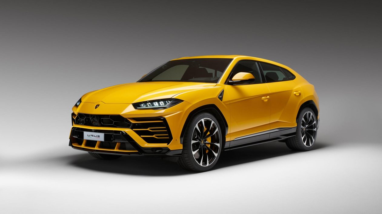 Luksusowe wnętrze Lamborghini Urus z materiałami z karbonu i skóry we wzornictwie supersamochodu