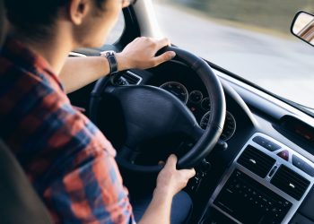 Wypożyczasz auto znajomemu? Sprawdź, jak działa ubezpieczenie AC krótkoterminowe