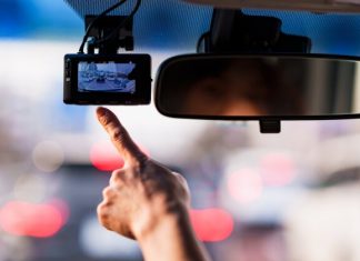 Zakup kamerki samochodowej — czy to dobry pomysł na zwiększenie bezpieczeństwa w podróży? kamera auto