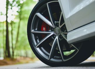 Typy bieżników opon. Jak wybrać najlepszy? bieżnik audi