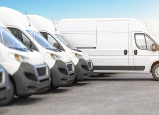 Jaki samochód dostawczy warto wybrać do firmy transportowej? biały samochód dostawczy