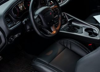 Dywaniki gumowe w samochodzie – czy warto w nie inwestować? dywanik w samochodzie