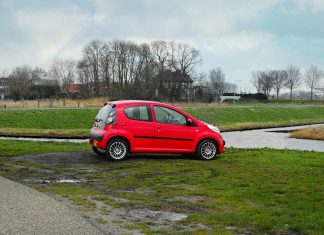 Salon czy komis samochodowy – gdzie lepiej kupić używany samochód? komis do wyboru