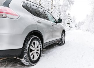 Jak doposażyć swój samochód na sezon zimowy? akcesoria do samochodu na zimę
