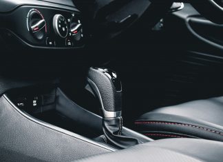 Jak wybrać najlepsze dodatki do skrzyni biegów – przewodnik dla kierowców dodatki do oleju skrzynia