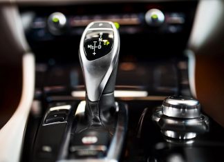 Jak zadbać o automatyczną skrzynię biegów? prawo jazdy automat 2