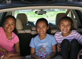 Bezpieczna podróż z dzieckiem – 10 dobrych objaśnień dla rodziców za kierownicą dzieci w aucie