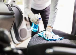 Jak wyczyścić kokpit samochodowy – profesjonalne i domowe sposoby na czysty kokpit Kokpit samochodu najlepiej wyczyścić specjalną pianką i przetrzeć delikatną mikrofibrą