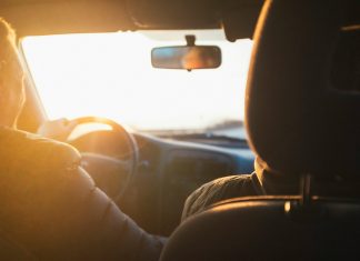 Samochody powypadkowe z ubezpieczalni: naprawa, koszty i procedury auto od pzu