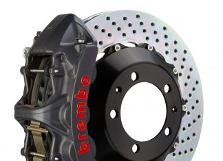 Montaż zacisków Brembo GT – Profesjonalny tuning hamulców dla maksymalnej skuteczności hamowania Brembo GT