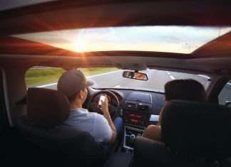 Zaawansowane systemy asystujące ADAS – jak nowoczesne technologie chronią kierowcę podczas jazdy Nowoczesne systemy asystujące pomagają kierowcom prowadzić bezpieczniej i bardziej komfortowo podczas jazdy