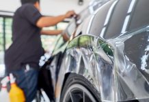 Kompleksowe przygotowanie samochodu do oklejania – proces czyszczenia i dezynfekcji karoserii przygotowanie samochodu do oklejania