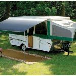 wakacyjny-relaks-pod-rozlozona-markiza-campingowa