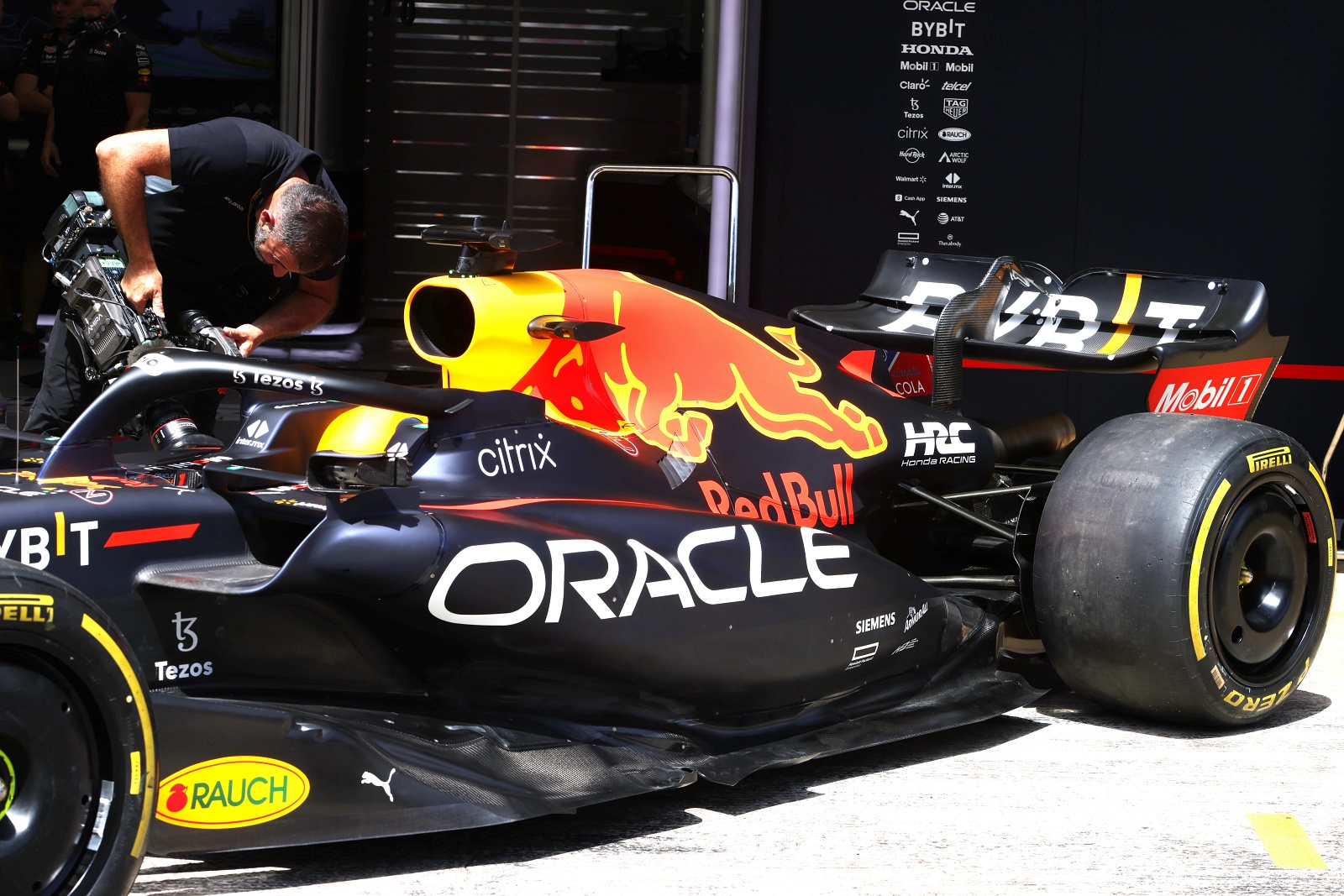 aerodynamika bolidu f1 odpowiada za 80% jego osiągów wyścigowych aerodynamika określa osiągi bolidu formuły pierwszej