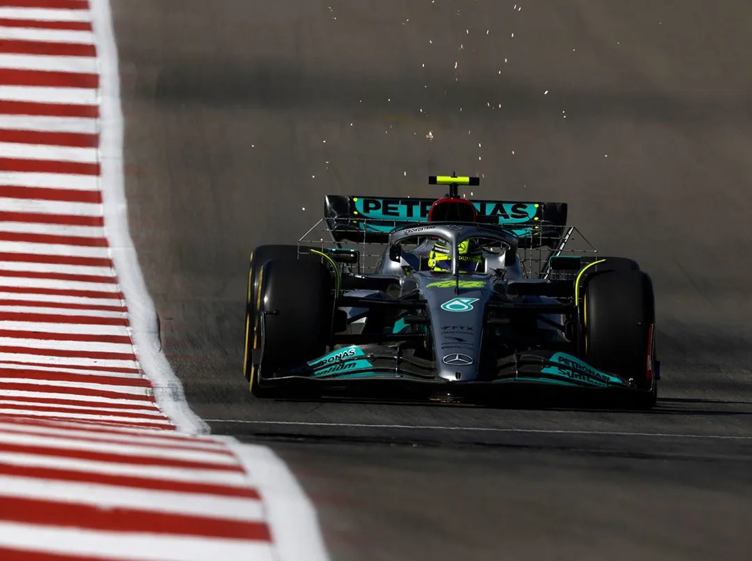 kształt bolidu f1 redukuje opór powietrza zwiększając jego prędkość aerodynamika kształtuje osiągi bolidów formuły jeden