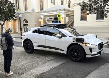 Systemy AI uczą się prowadzić pojazdy, analizując miliony godzin rzeczywistej jazdy kierowców