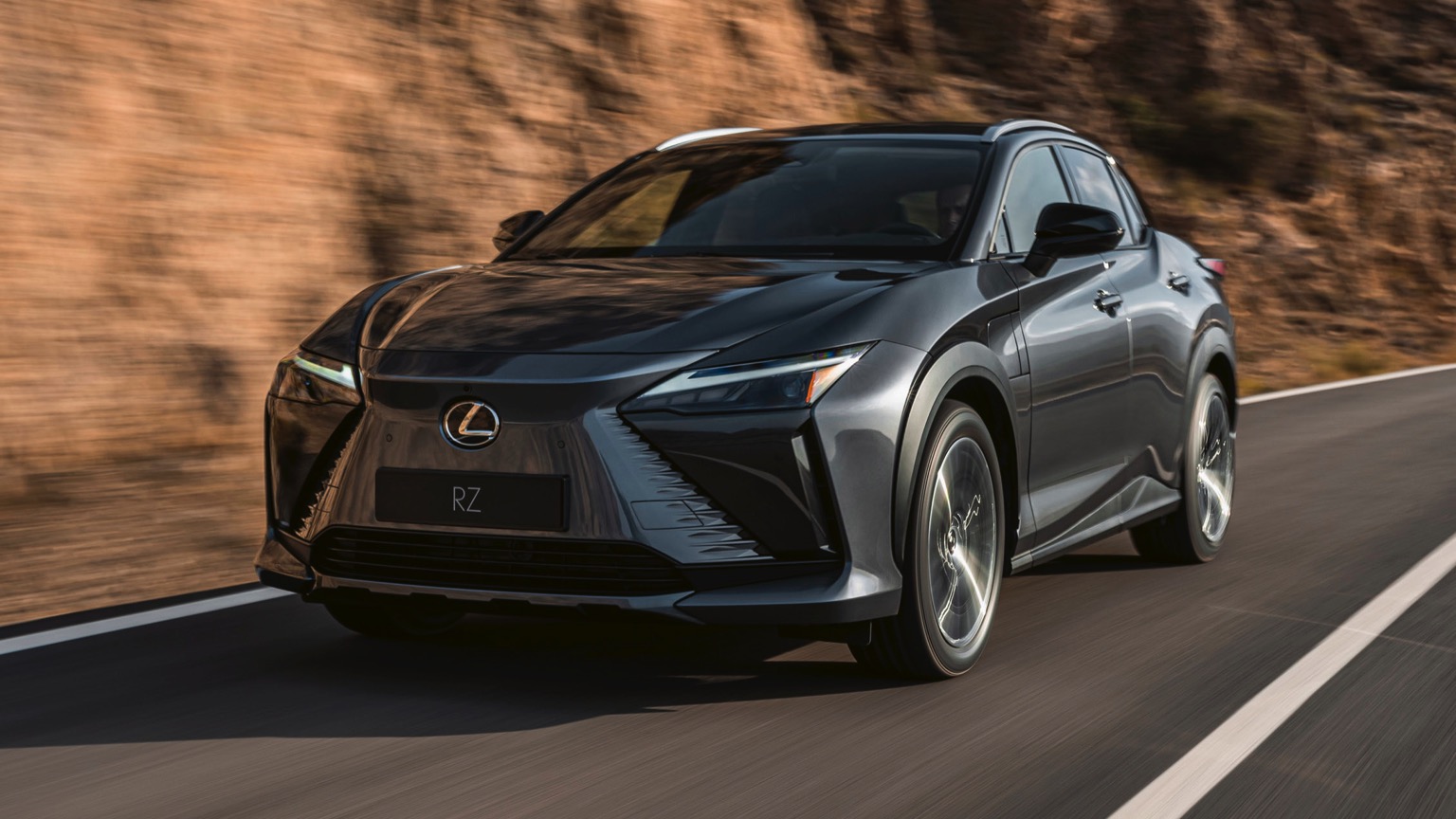 lexus rz 450e to elektryczny suv z zasięgiem do 440 kilometrów elektryczny suv ze sportowym i luksusowym charakterem