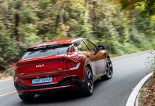 Kia EV4: ekonomiczny elektryk z imponującym zasięgiem i osiągami Kompaktowy crossover Kia EV4 ma być przystępnym cenowo samochodem elektrycznym dla rodzin