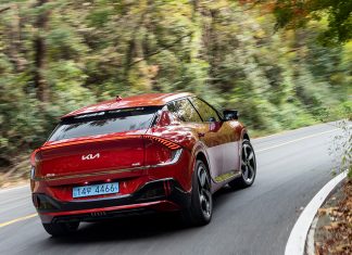 Kia EV4: ekonomiczny elektryk z imponującym zasięgiem i osiągami Kompaktowy crossover Kia EV4 ma być przystępnym cenowo samochodem elektrycznym dla rodzin