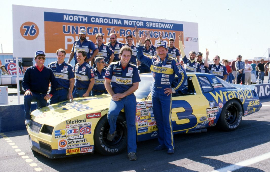 Doświadczeni mechanicy Red Bulla i Ferrari pracują pod ogromną presją podczas wyścigów F1