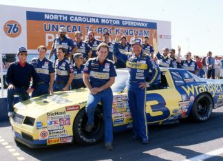 Legendarni mechanicy F1: nieznani bohaterowie za sukcesami mistrzowskich teamów Doświadczeni mechanicy Red Bulla i Ferrari pracują pod ogromną presją podczas wyścigów F1