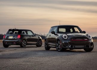 Mini JCW: diabelsko szybki kompakt – mała maszyna o wielkiej mocy Kompaktowy Mini JCW z potężnym silnikiem zapewnia ekstremalne przyspieszenie i sportowe osiągi