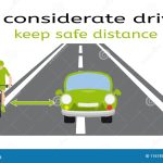 Kask i odblaski chronią rowerzystów przed wypadkami na drodze