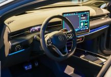 Volkswagen ID.7: Luksusowy elektryk z imponującym zasięgiem WLTP i premium osiągami Luksusowy sedan z imponującym zasięgiem 700 km łączy komfort z nowoczesną elektryczną technologią