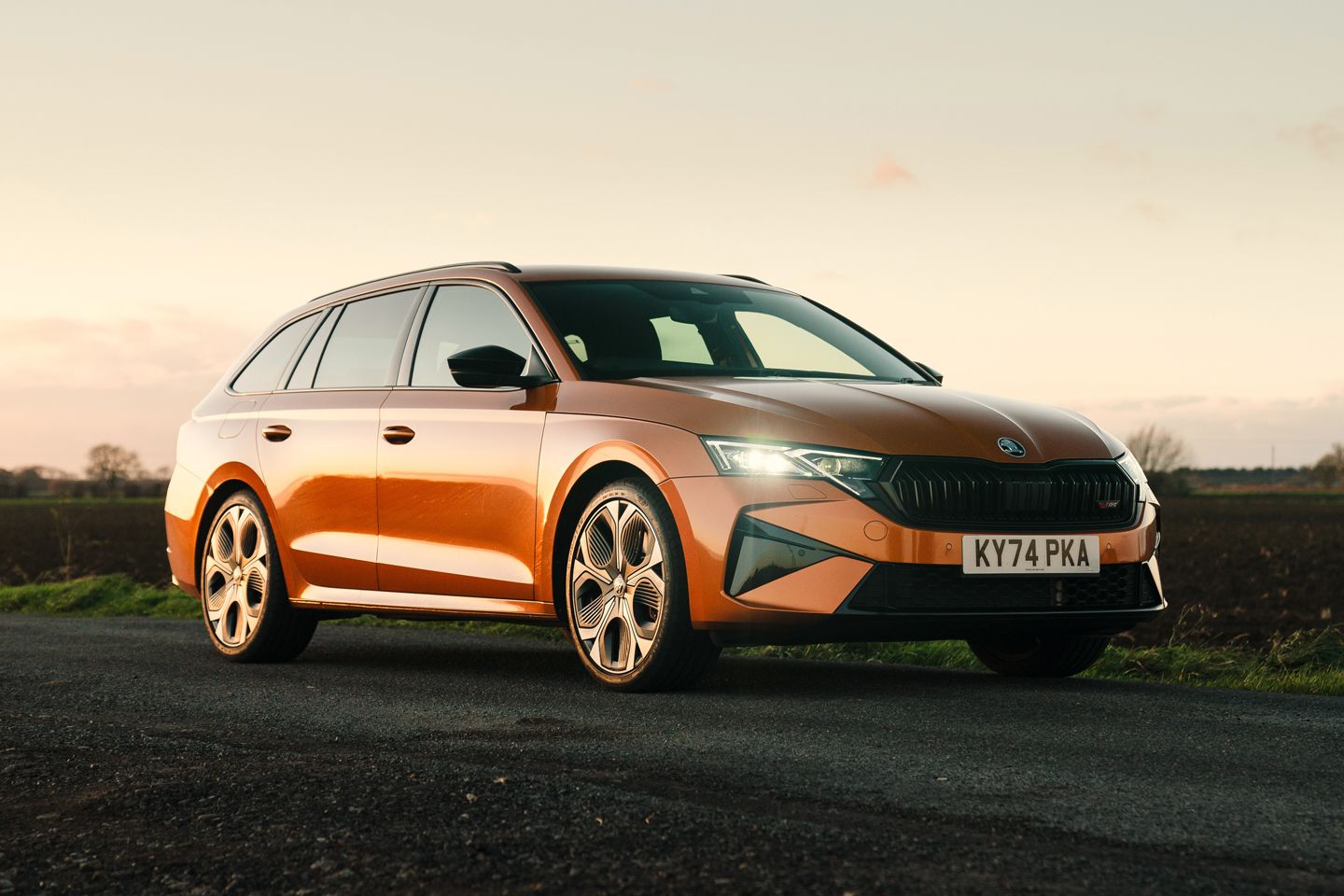 skoda octavia rs otrzyma w 2025 roku nowy silnik 2.0 tsi nowy sportowy kompakt z turbodoładowanym silnikiem hybrydowym