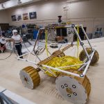 samochód grzęźnie w sypkim piasku