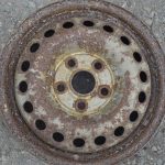 Felgi stalowe należy myć specjalnymi preparatami i miękką szczotką