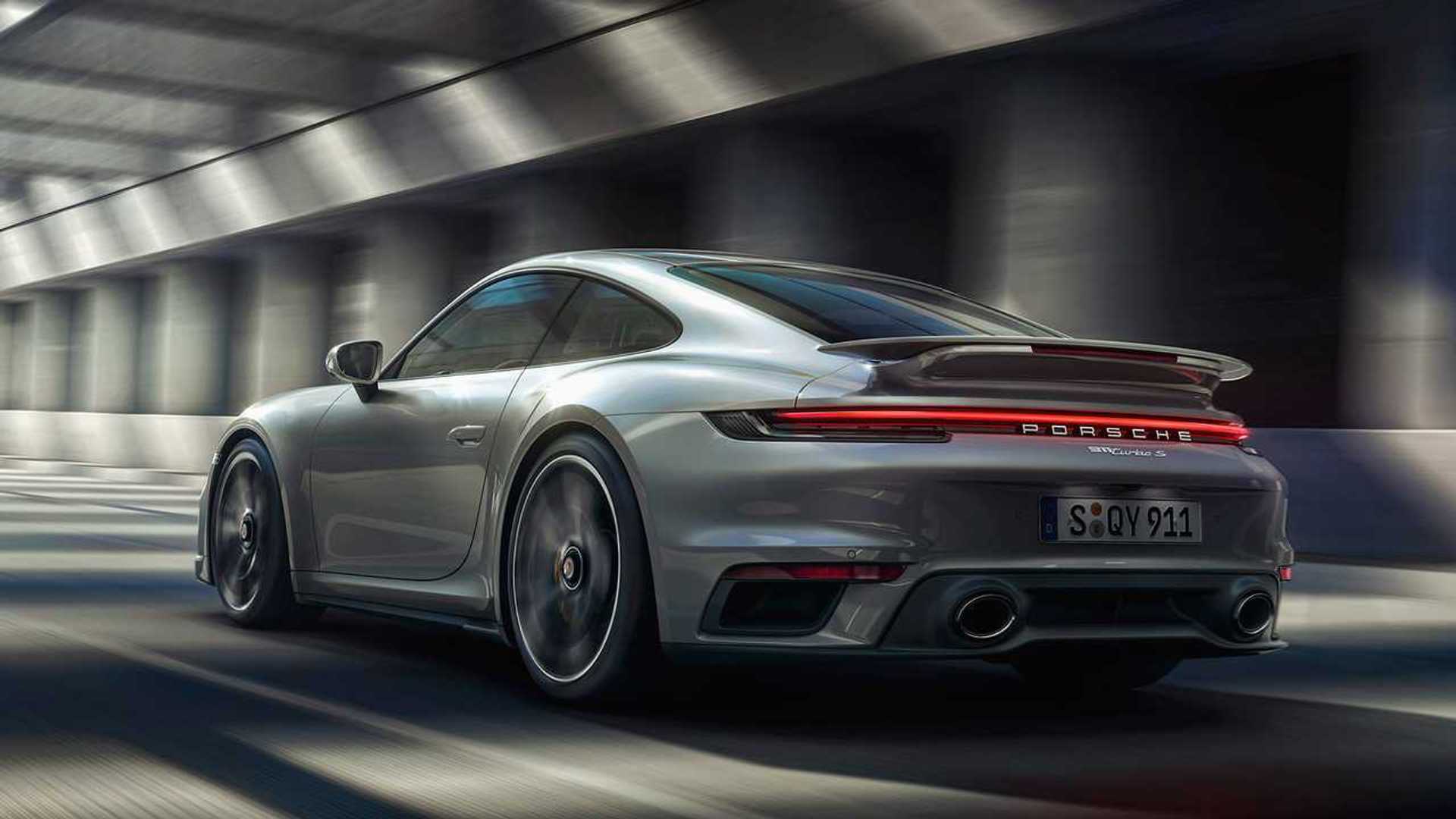 Codzienna jazda supersportowcem po mieście Porsche 911 Turbo S w ruchu ulicznym z widocznym sportowym charakterem jazdy