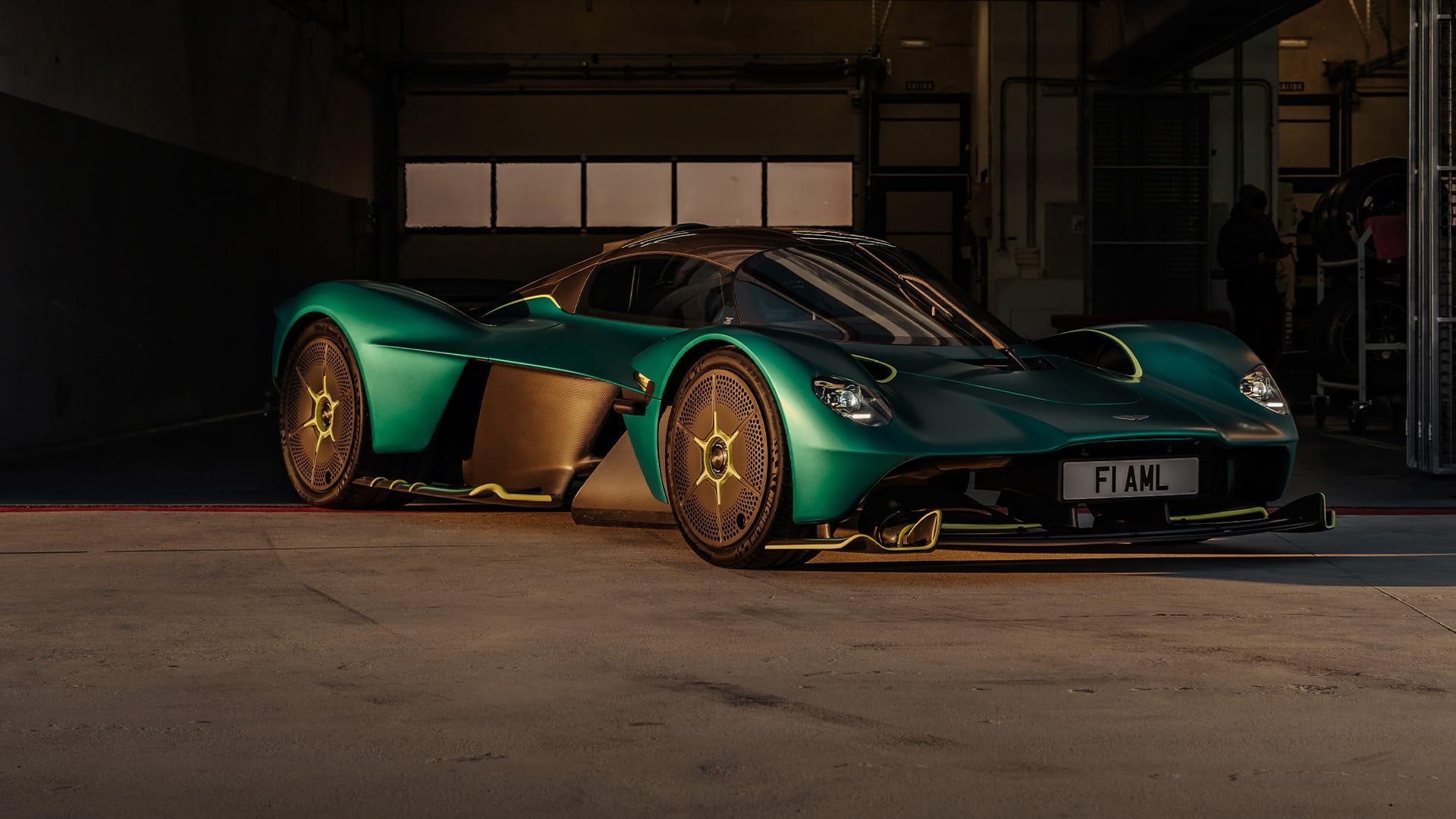 Agresywny tylny spojler Aston Martin Valkyrie