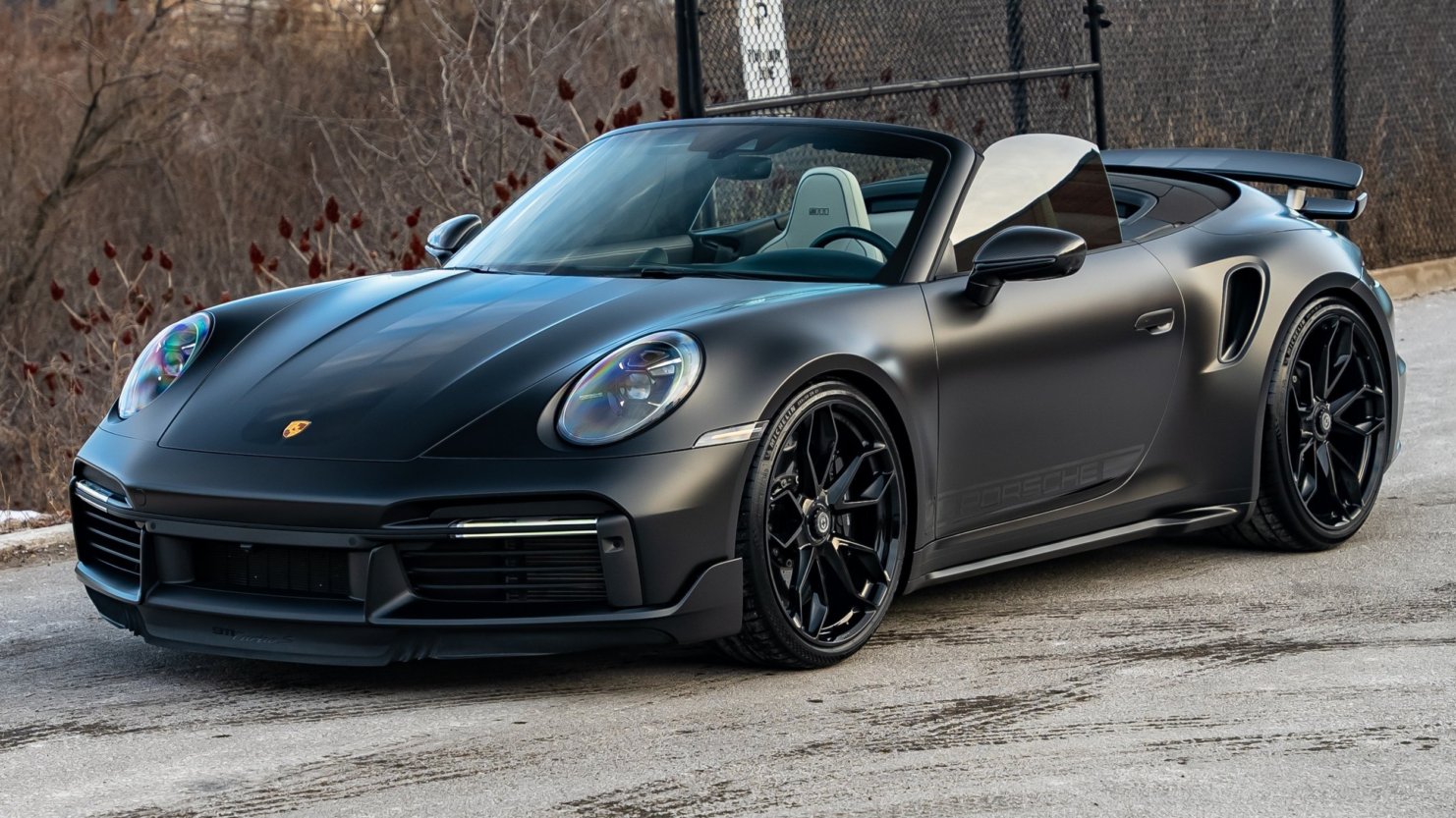 Przestrzeń bagażowa supersportowca do codziennych potrzeb Bagażnik Porsche 911 Turbo S z praktycznym układem otwierania i wystarczającą pojemnością