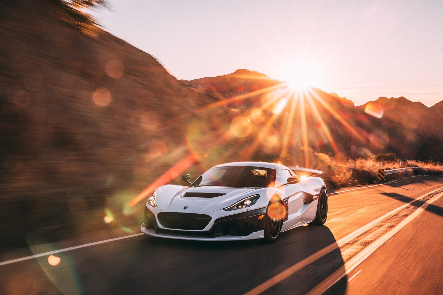 rimac nevera tylne swiatla karbonowe detale