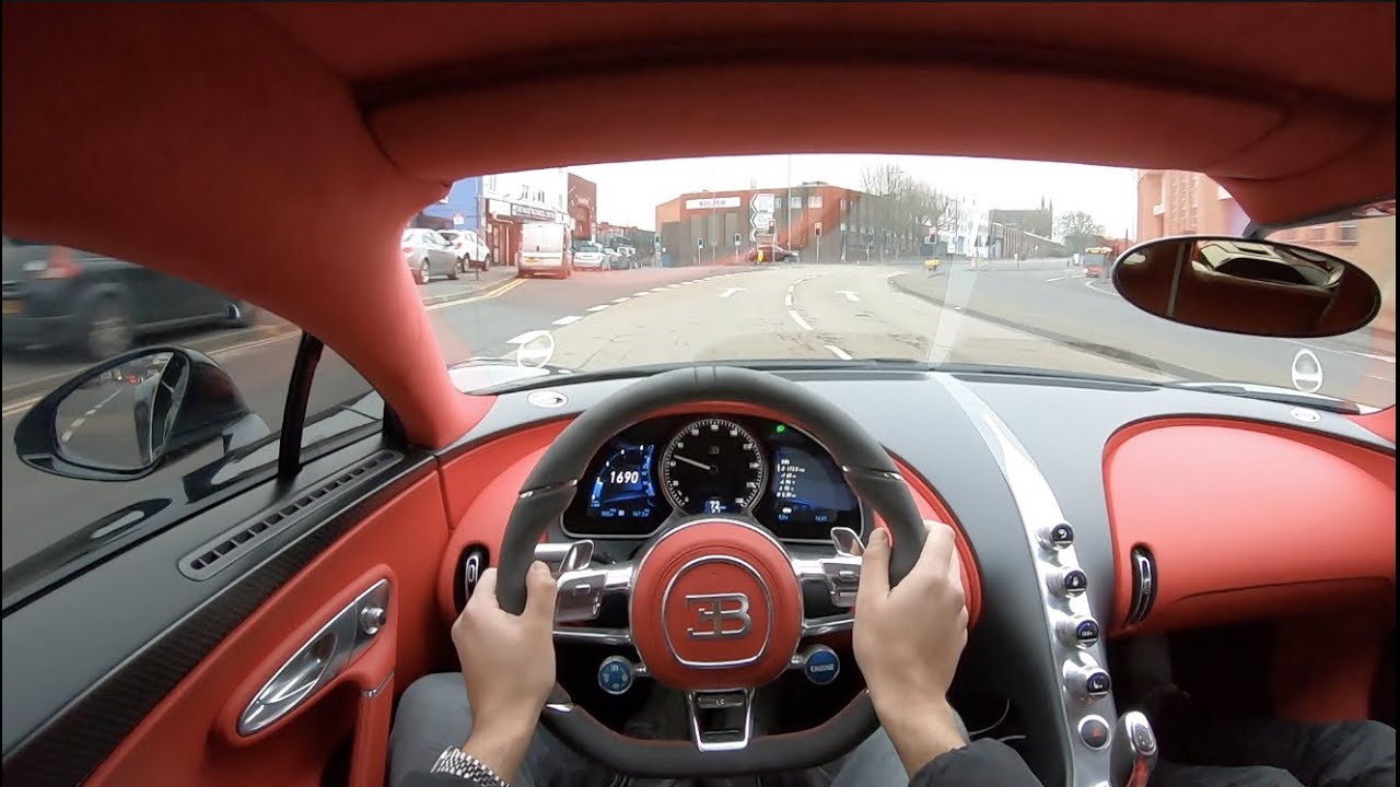 Serce supersamochodu o mocy 1500 KM Widok na jednostkę W16 Twin Turbo 8.0 litra w Bugatti Chiron