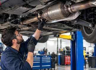 Uszkodzony katalizator Euro 6: objawy, diagnostyka i odróżnienie od DPF nieprzyjemny zapach siarki z ukladu wydechowego